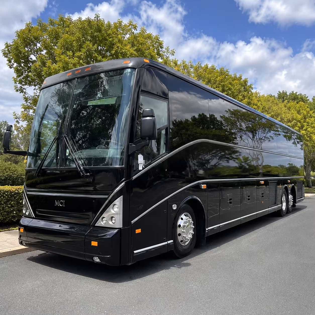 worksite shuttle buses for west covina construction teams